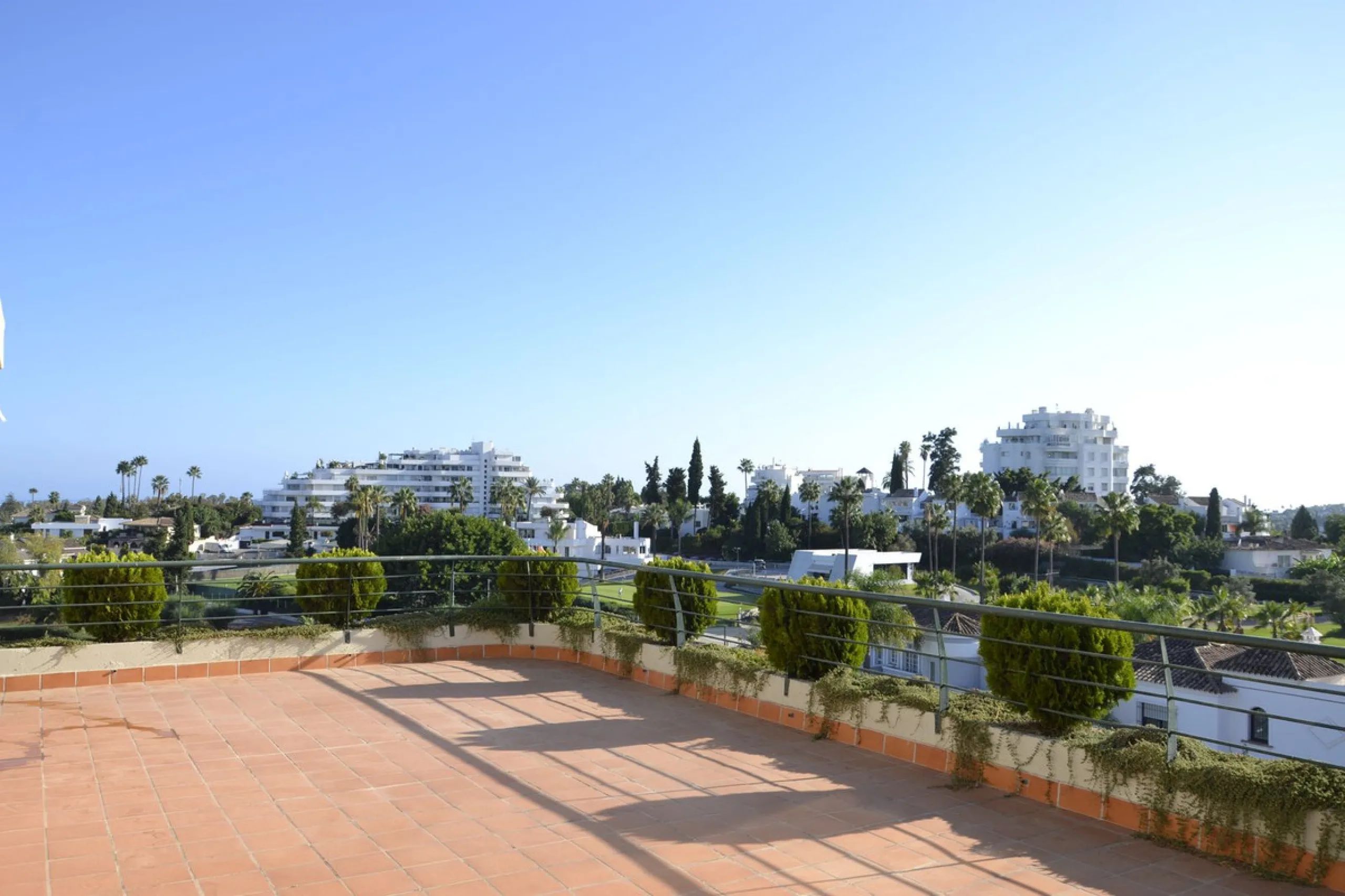 Exclusive Duplex Penthouse on the Front Line of Golf – Guadalmina Alta