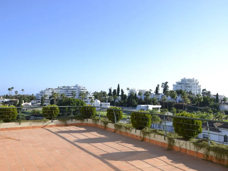 Exclusive Duplex Penthouse on the Front Line of Golf – Guadalmina Alta