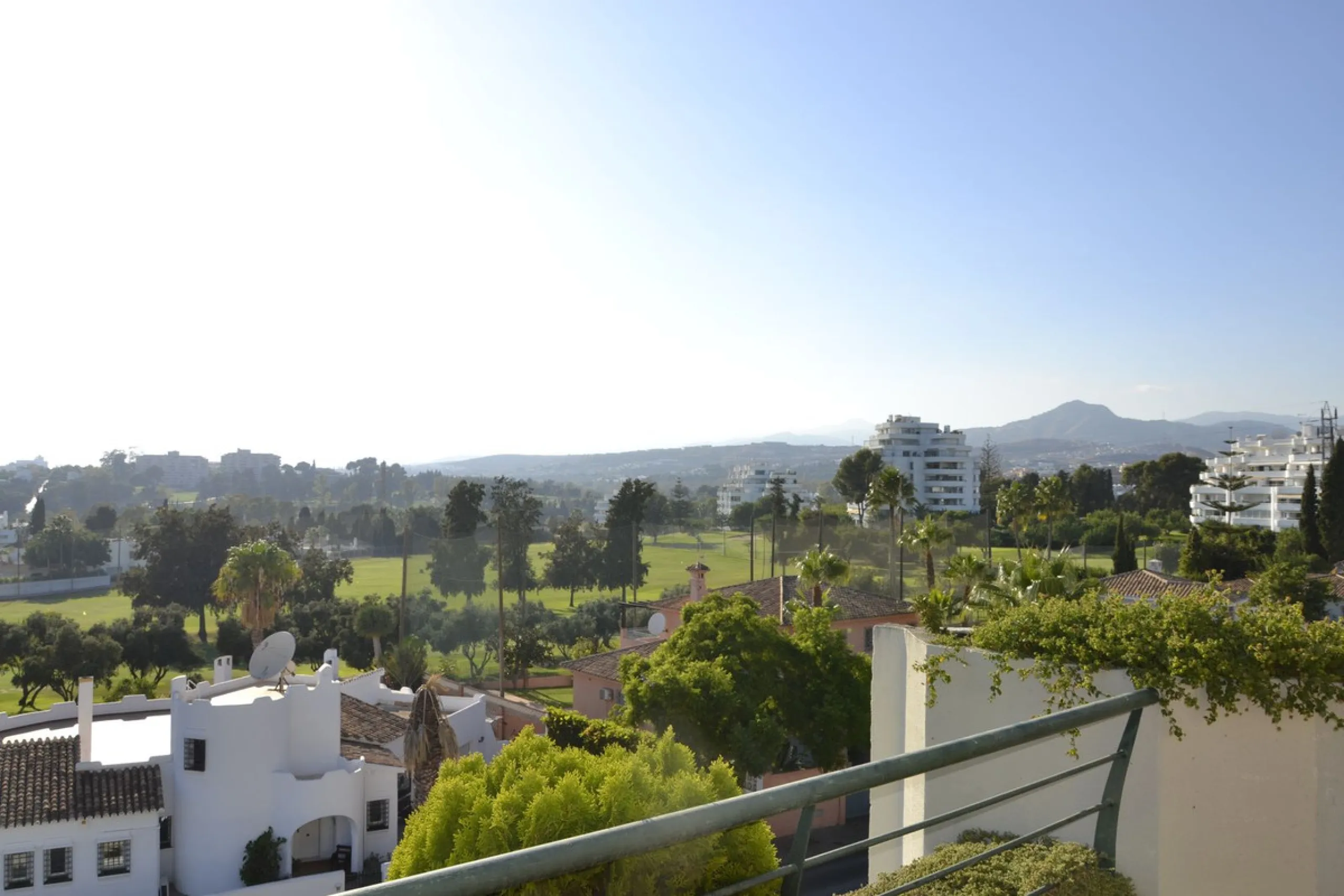 Exclusive Duplex Penthouse on the Front Line of Golf – Guadalmina Alta