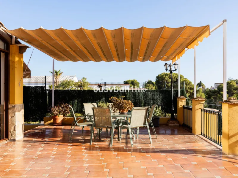 House - Townhouse в продаже в Málaga, Málaga. В доме 5 спален и 3 ванных комнат. Площадь дома 275 м². Площадь участка 620 м²