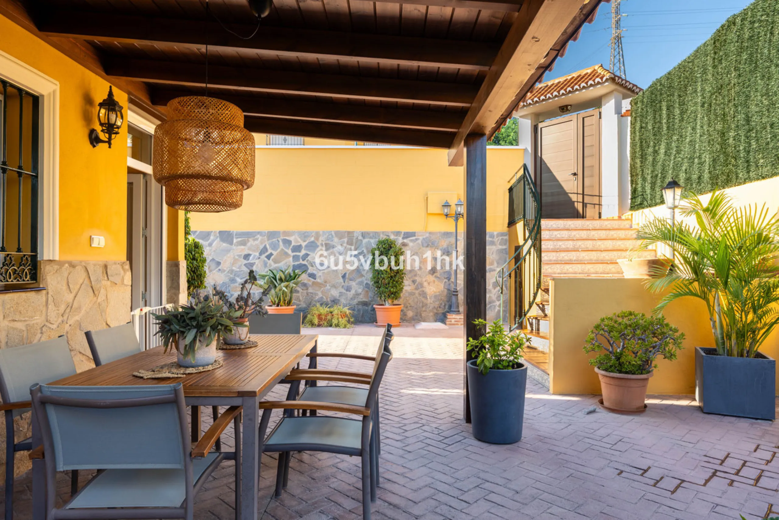 House - Townhouse в продаже в Málaga, Málaga. В доме 5 спален и 3 ванных комнат. Площадь дома 275 м². Площадь участка 620 м²