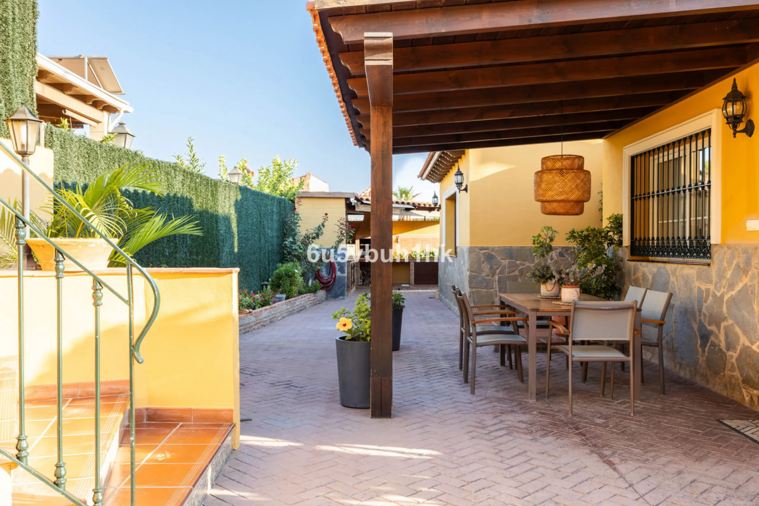 House - Townhouse в продаже в Málaga, Málaga. В доме 5 спален и 3 ванных комнат. Площадь дома 275 м². Площадь участка 620 м²