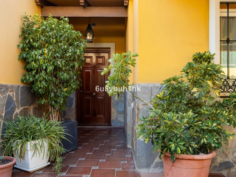 House - Townhouse в продаже в Málaga, Málaga. В доме 5 спален и 3 ванных комнат. Площадь дома 275 м². Площадь участка 620 м²