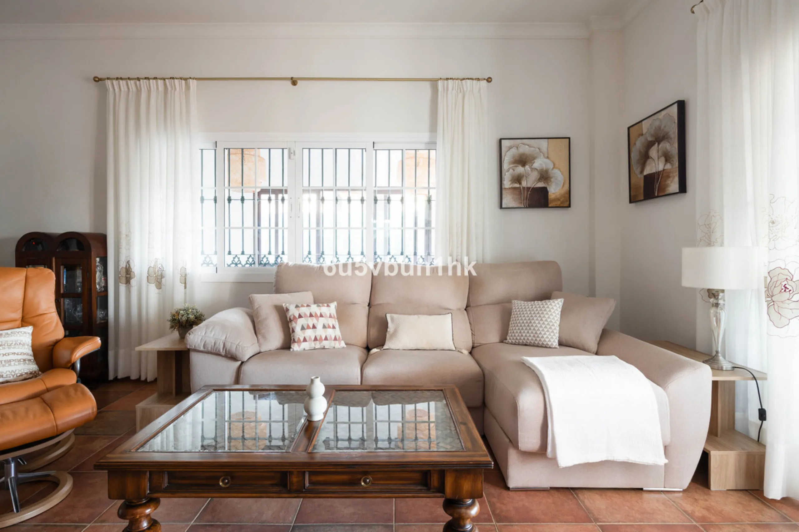 House - Townhouse в продаже в Málaga, Málaga. В доме 5 спален и 3 ванных комнат. Площадь дома 275 м². Площадь участка 620 м²