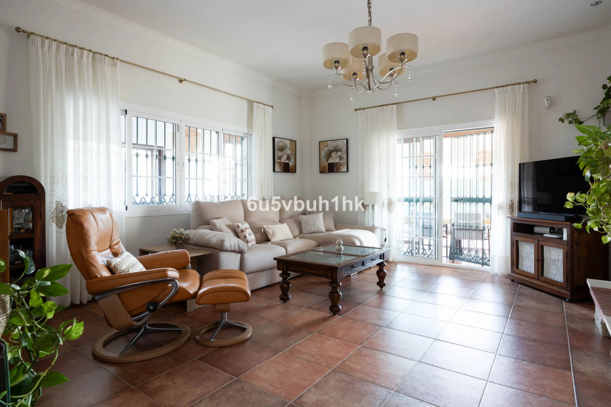 House - Townhouse в продаже в Málaga, Málaga. В доме 5 спален и 3 ванных комнат. Площадь дома 275 м². Площадь участка 620 м²