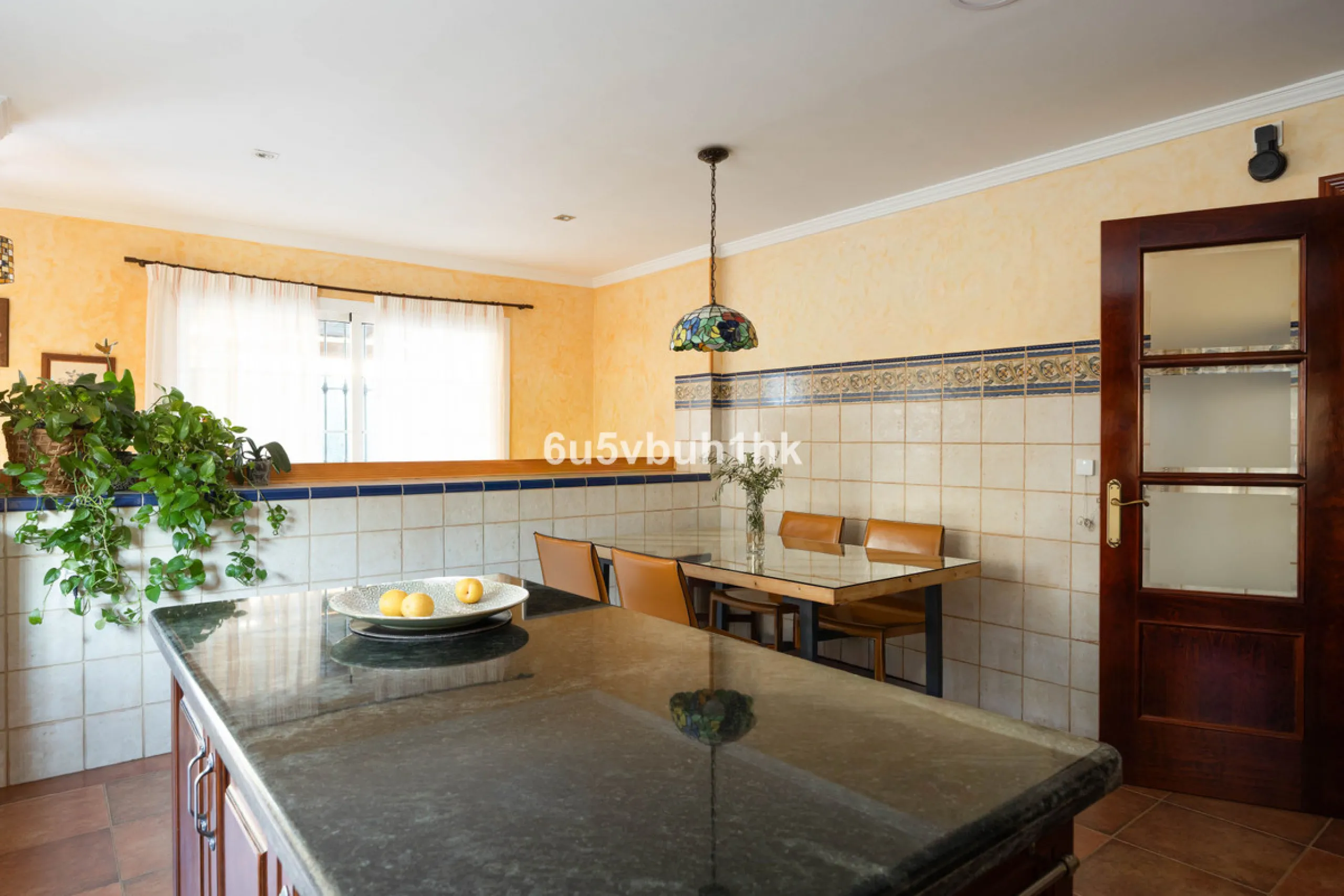 House - Townhouse в продаже в Málaga, Málaga. В доме 5 спален и 3 ванных комнат. Площадь дома 275 м². Площадь участка 620 м²