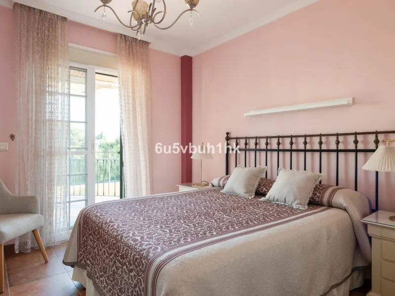 House - Townhouse в продаже в Málaga, Málaga. В доме 5 спален и 3 ванных комнат. Площадь дома 275 м². Площадь участка 620 м²