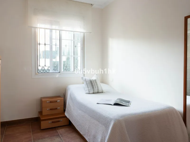 House - Townhouse в продаже в Málaga, Málaga. В доме 5 спален и 3 ванных комнат. Площадь дома 275 м². Площадь участка 620 м²