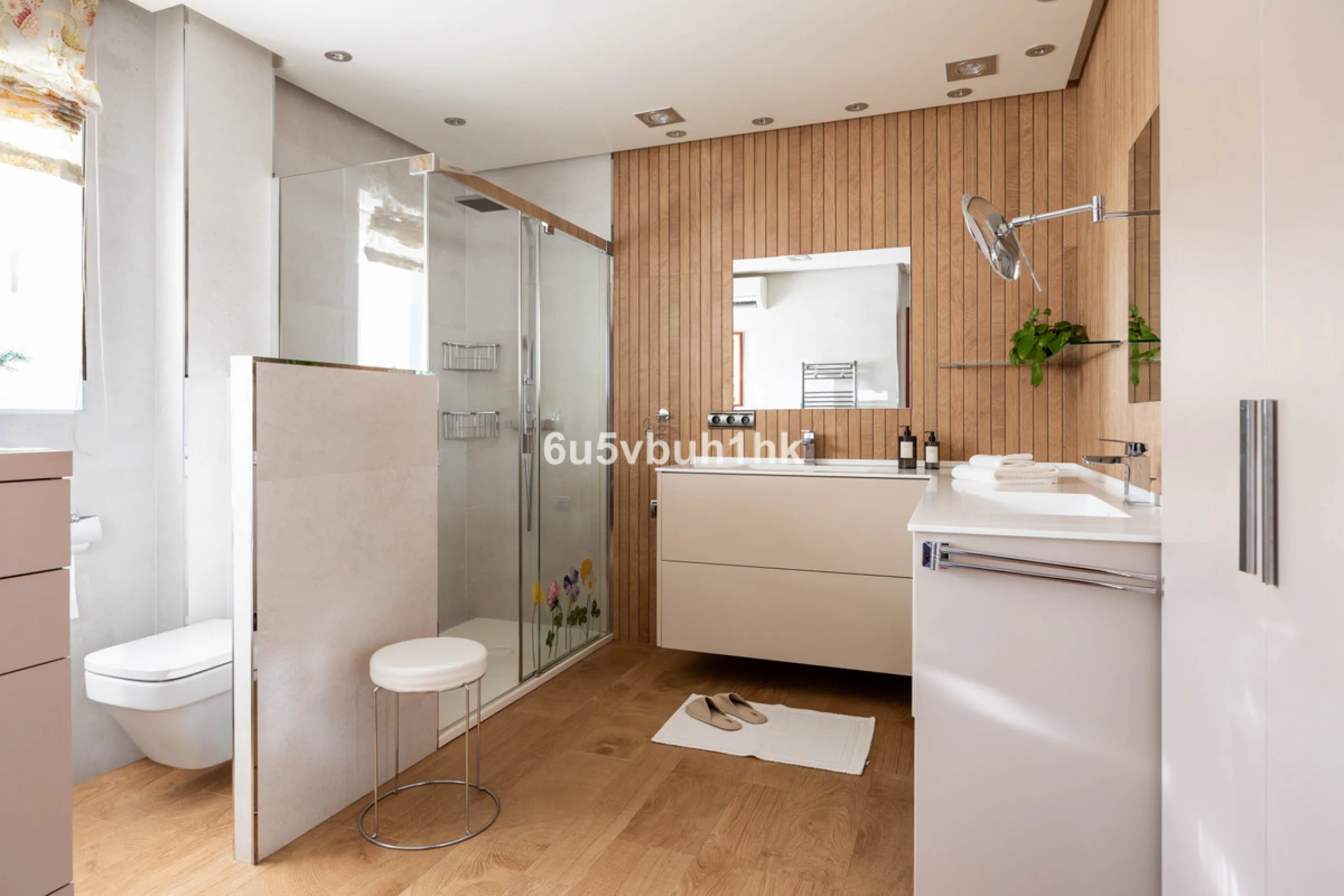 House - Townhouse в продаже в Málaga, Málaga. В доме 5 спален и 3 ванных комнат. Площадь дома 275 м². Площадь участка 620 м²