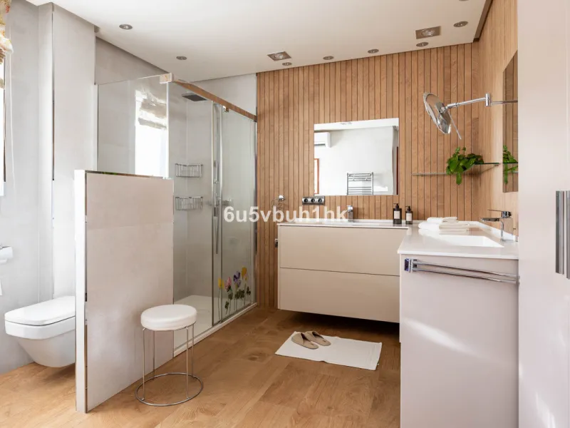 House - Townhouse в продаже в Málaga, Málaga. В доме 5 спален и 3 ванных комнат. Площадь дома 275 м². Площадь участка 620 м²