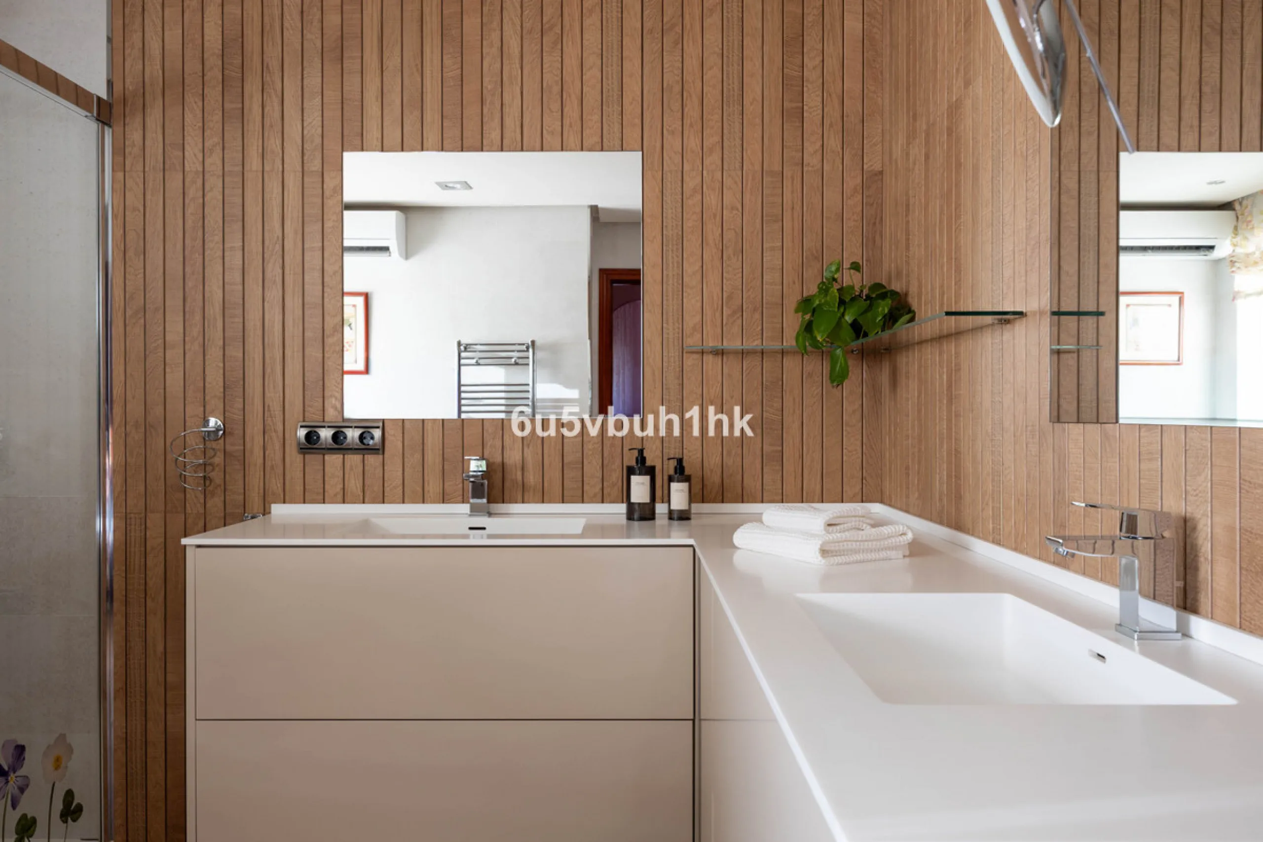 House - Townhouse в продаже в Málaga, Málaga. В доме 5 спален и 3 ванных комнат. Площадь дома 275 м². Площадь участка 620 м²