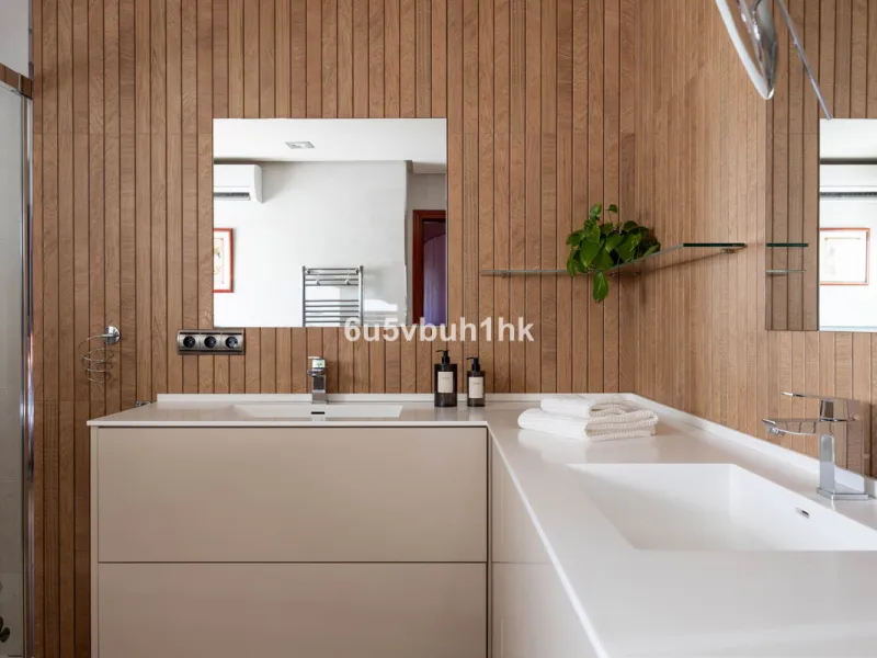 House - Townhouse в продаже в Málaga, Málaga. В доме 5 спален и 3 ванных комнат. Площадь дома 275 м². Площадь участка 620 м²
