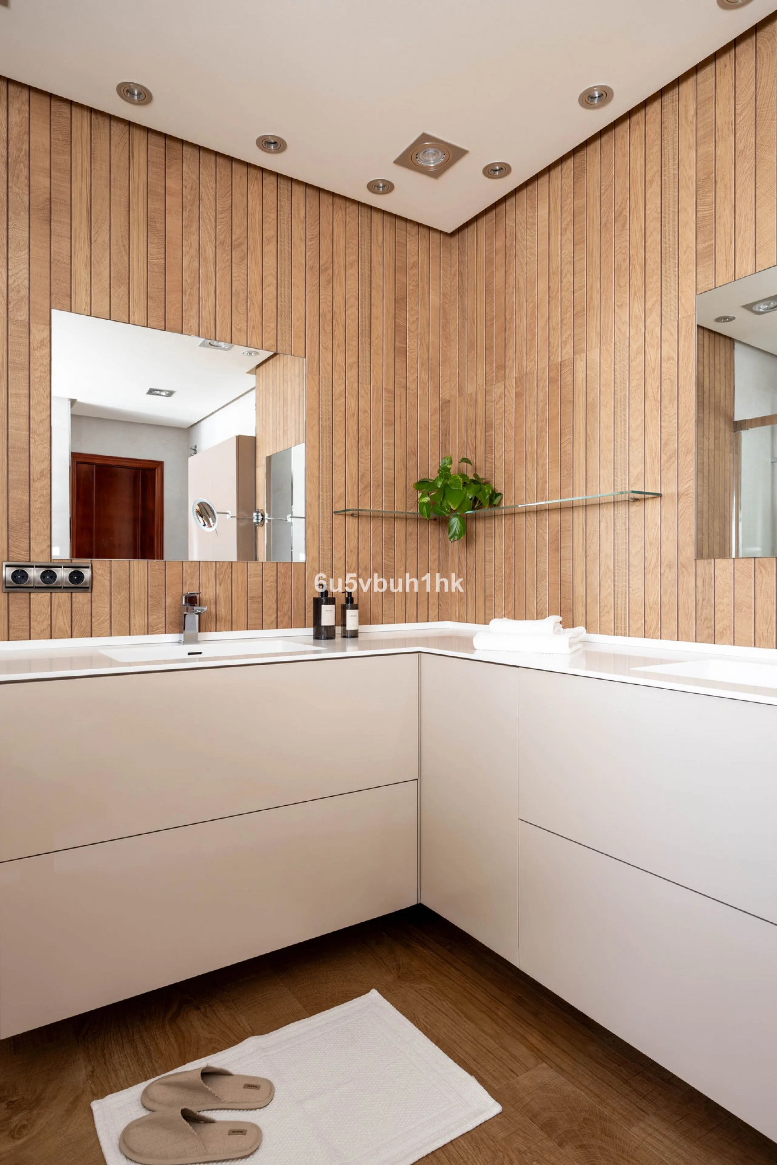 House - Townhouse в продаже в Málaga, Málaga. В доме 5 спален и 3 ванных комнат. Площадь дома 275 м². Площадь участка 620 м²