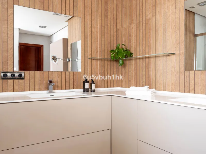 House - Townhouse в продаже в Málaga, Málaga. В доме 5 спален и 3 ванных комнат. Площадь дома 275 м². Площадь участка 620 м²