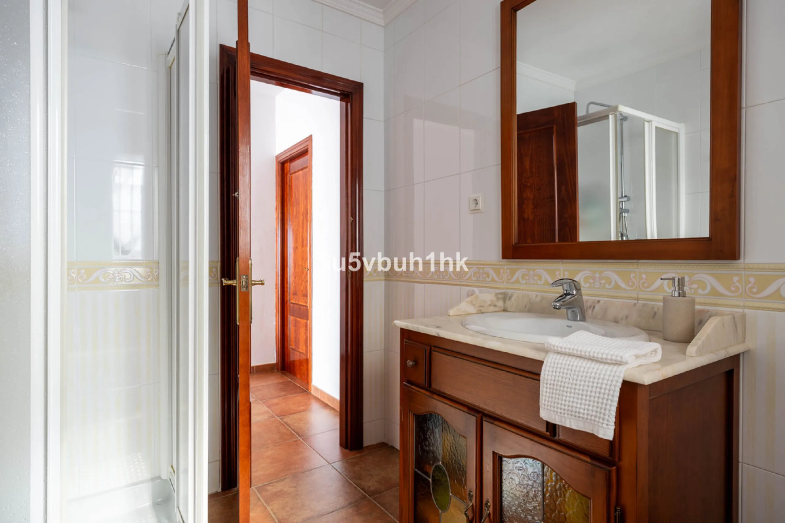 House - Townhouse в продаже в Málaga, Málaga. В доме 5 спален и 3 ванных комнат. Площадь дома 275 м². Площадь участка 620 м²