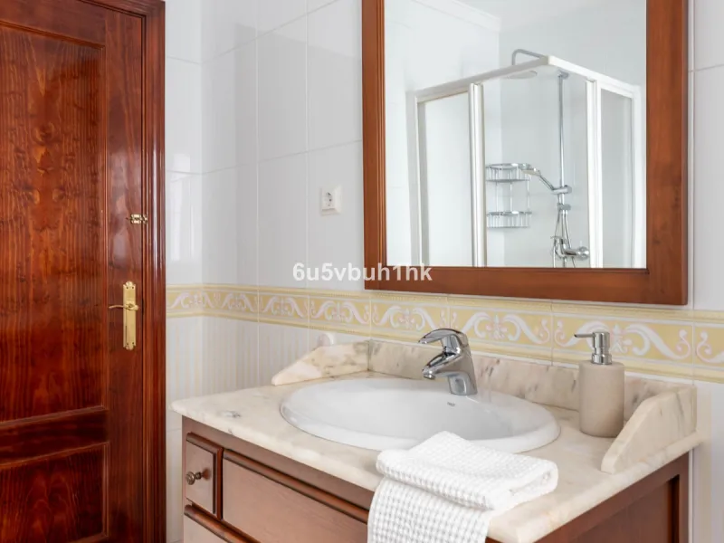 House - Townhouse в продаже в Málaga, Málaga. В доме 5 спален и 3 ванных комнат. Площадь дома 275 м². Площадь участка 620 м²