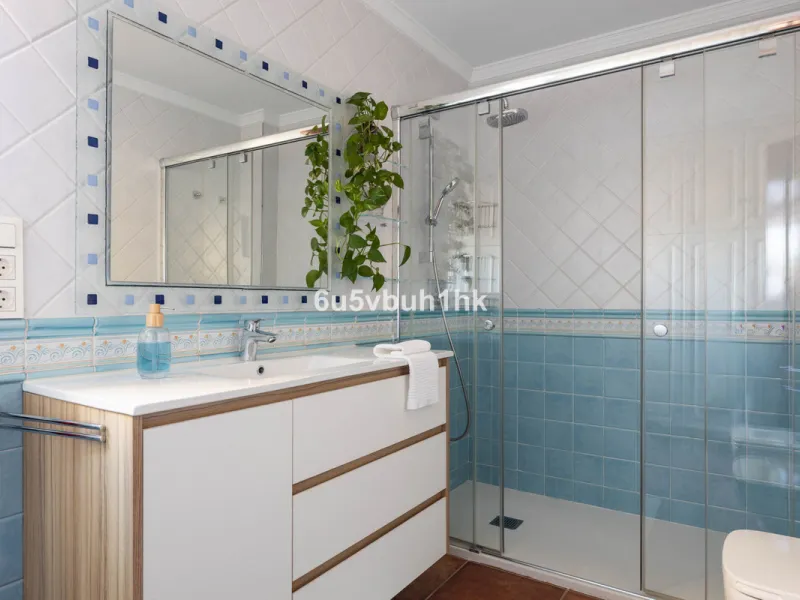 House - Townhouse в продаже в Málaga, Málaga. В доме 5 спален и 3 ванных комнат. Площадь дома 275 м². Площадь участка 620 м²