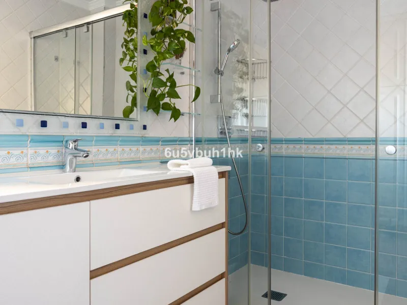 House - Townhouse в продаже в Málaga, Málaga. В доме 5 спален и 3 ванных комнат. Площадь дома 275 м². Площадь участка 620 м²
