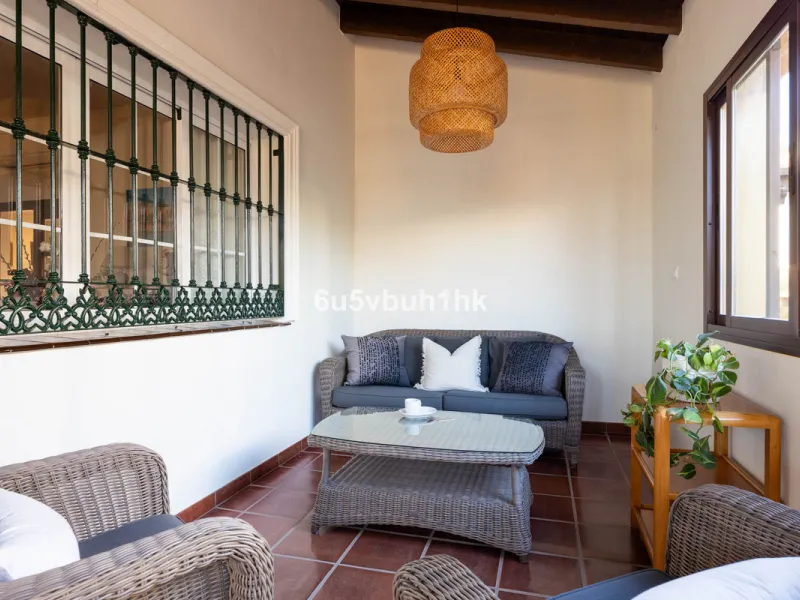 House - Townhouse в продаже в Málaga, Málaga. В доме 5 спален и 3 ванных комнат. Площадь дома 275 м². Площадь участка 620 м²
