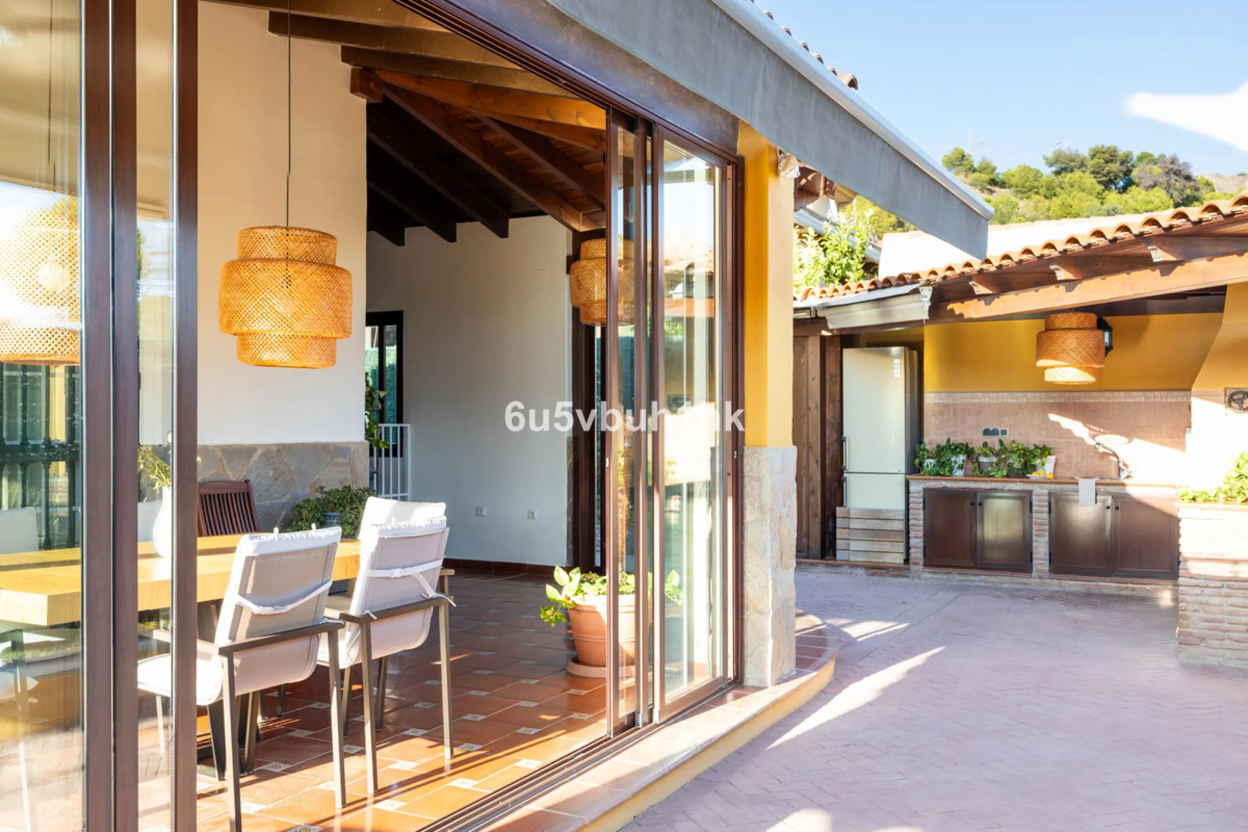 House - Townhouse в продаже в Málaga, Málaga. В доме 5 спален и 3 ванных комнат. Площадь дома 275 м². Площадь участка 620 м²