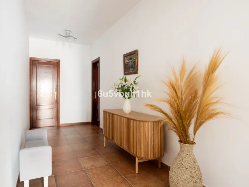 House - Townhouse в продаже в Málaga, Málaga. В доме 5 спален и 3 ванных комнат. Площадь дома 275 м². Площадь участка 620 м²