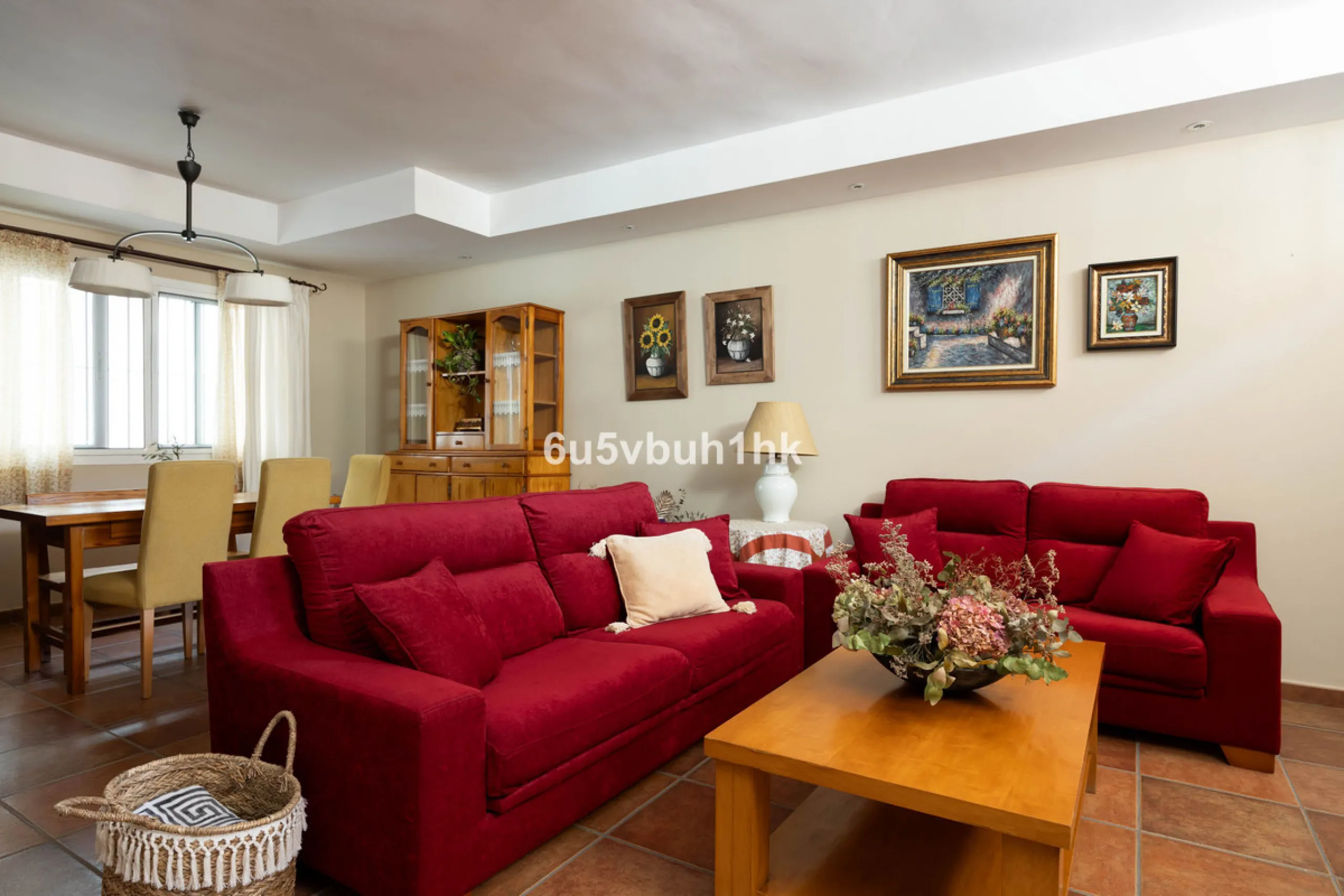 House - Townhouse в продаже в Málaga, Málaga. В доме 5 спален и 3 ванных комнат. Площадь дома 275 м². Площадь участка 620 м²