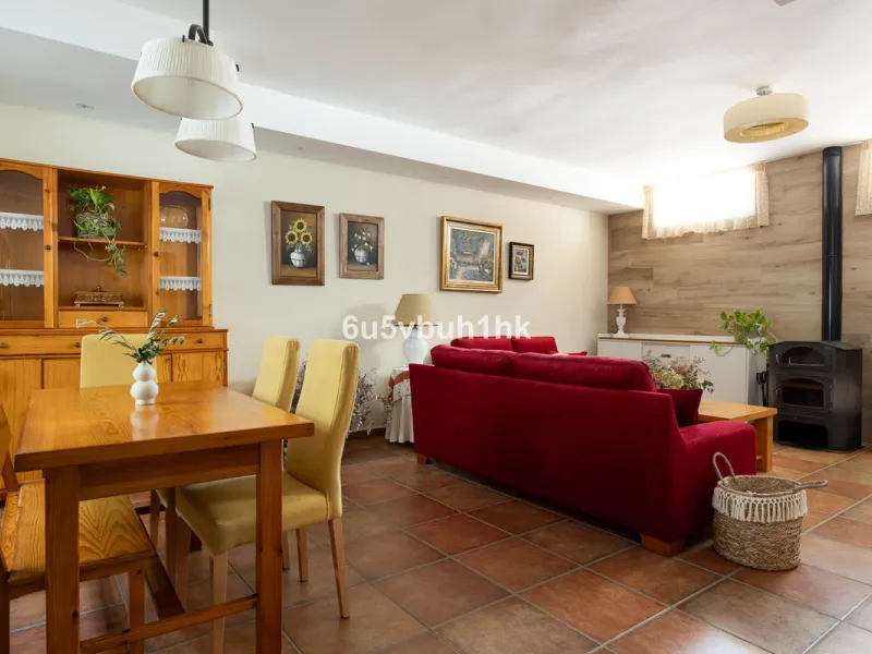 House - Townhouse в продаже в Málaga, Málaga. В доме 5 спален и 3 ванных комнат. Площадь дома 275 м². Площадь участка 620 м²