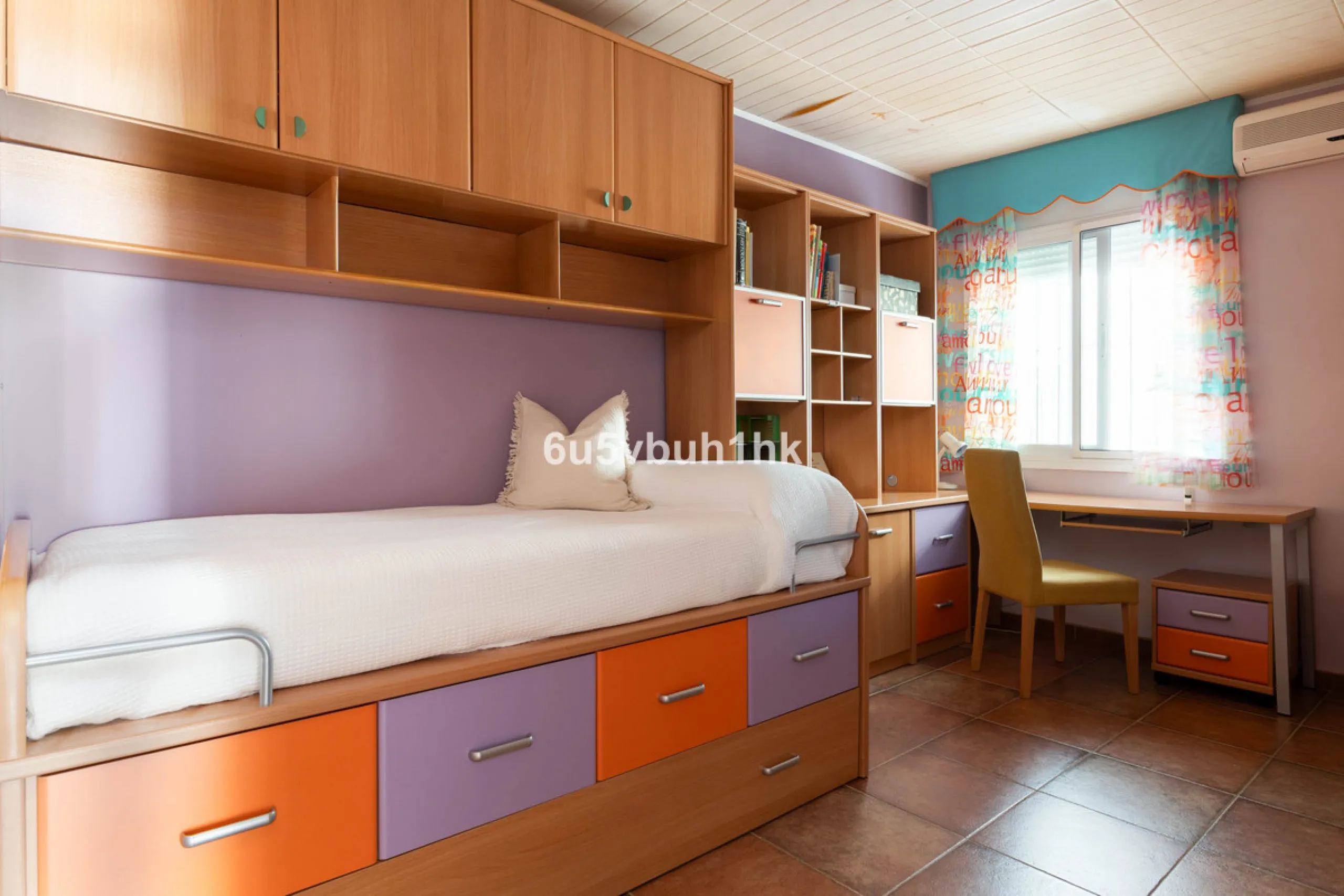 House - Townhouse в продаже в Málaga, Málaga. В доме 5 спален и 3 ванных комнат. Площадь дома 275 м². Площадь участка 620 м²