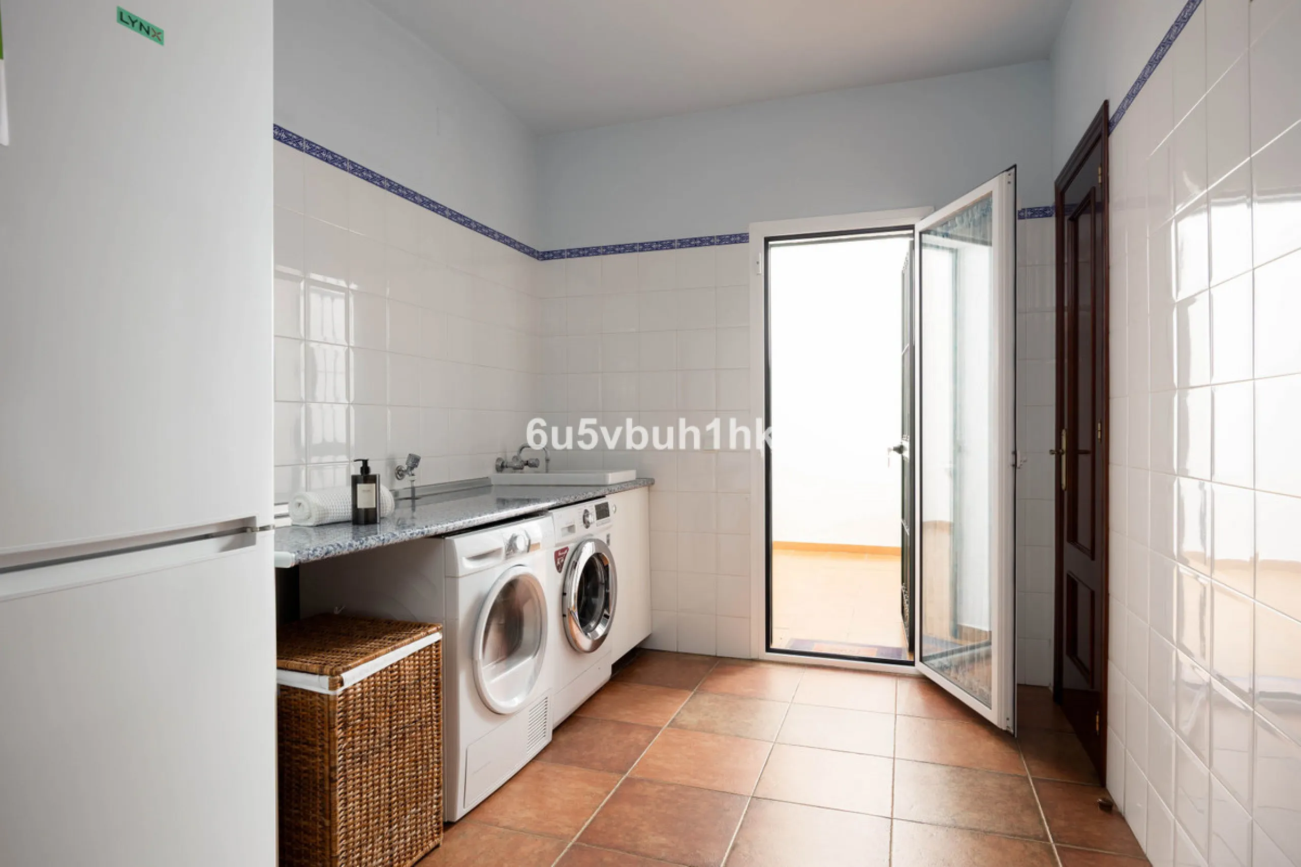 House - Townhouse в продаже в Málaga, Málaga. В доме 5 спален и 3 ванных комнат. Площадь дома 275 м². Площадь участка 620 м²