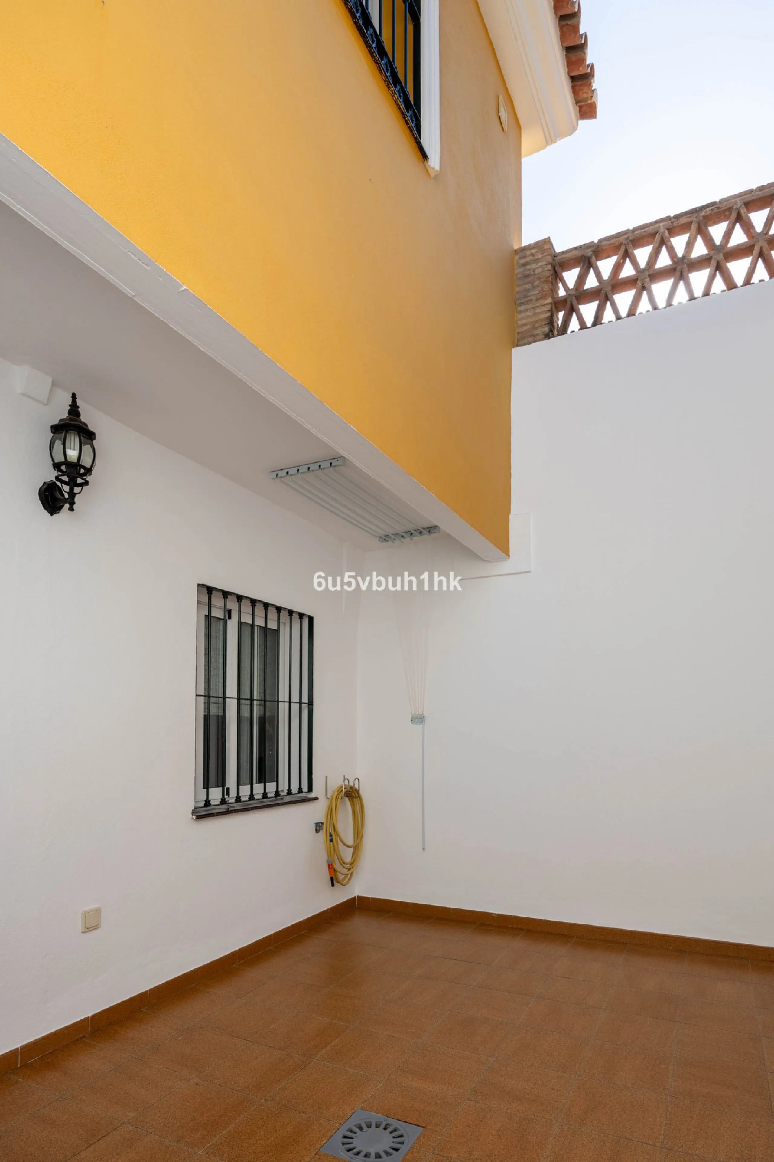 House - Townhouse в продаже в Málaga, Málaga. В доме 5 спален и 3 ванных комнат. Площадь дома 275 м². Площадь участка 620 м²