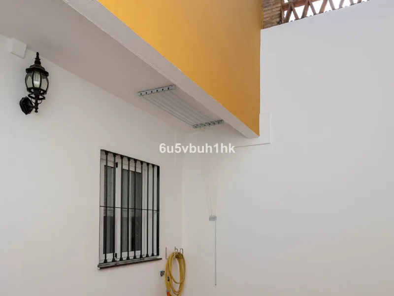 House - Townhouse в продаже в Málaga, Málaga. В доме 5 спален и 3 ванных комнат. Площадь дома 275 м². Площадь участка 620 м²