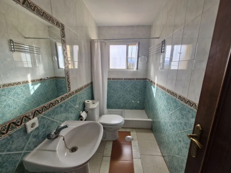 Set in the peaceful countryside on the outskirts of Coín, this charming 3-bedroom, 2-bathroom finca offers space, privacy, and beautiful open views across the surrounding mountains and cocuntryside.