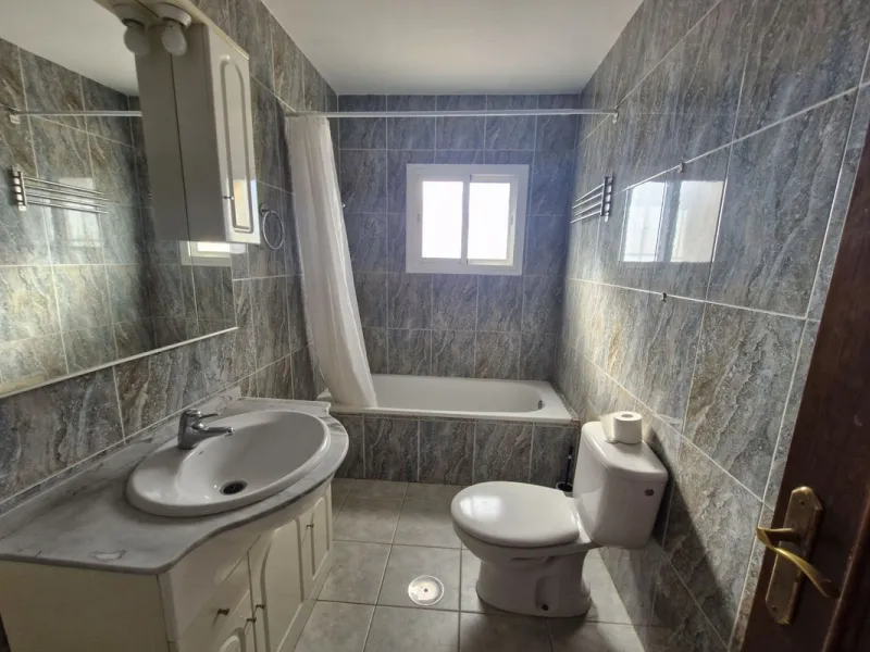 Set in the peaceful countryside on the outskirts of Coín, this charming 3-bedroom, 2-bathroom finca offers space, privacy, and beautiful open views across the surrounding mountains and cocuntryside.