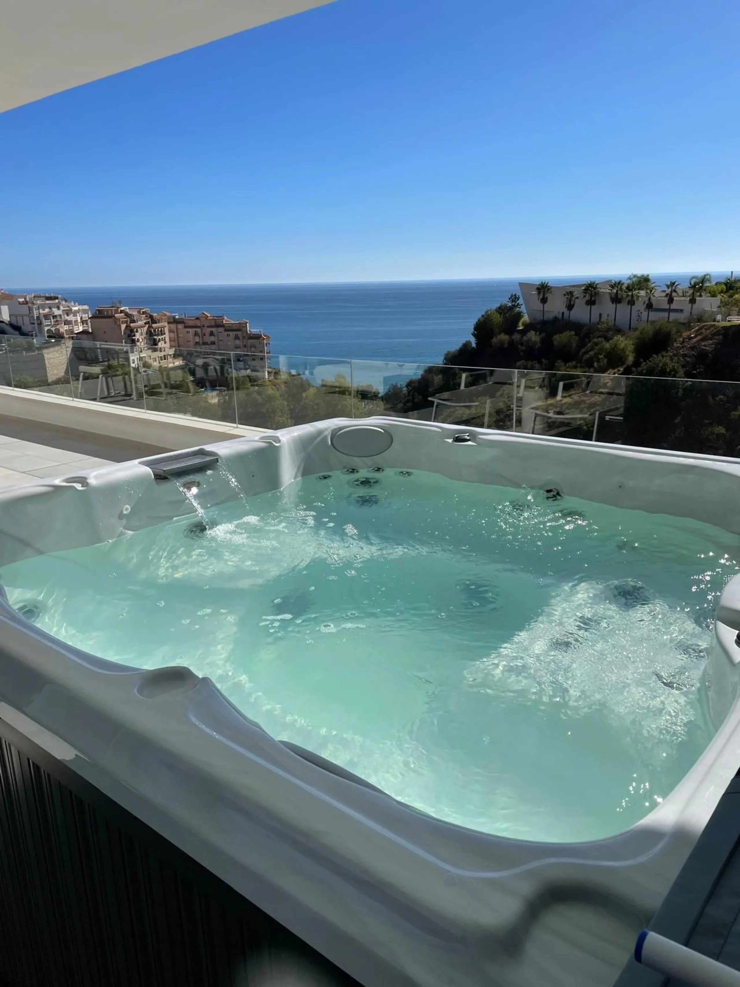 Luxury Apartment with tourist license for Sale in Benalmádena  The one– sea views - Jacuzzi - 2 parking spaces -direct access to apartment with llift