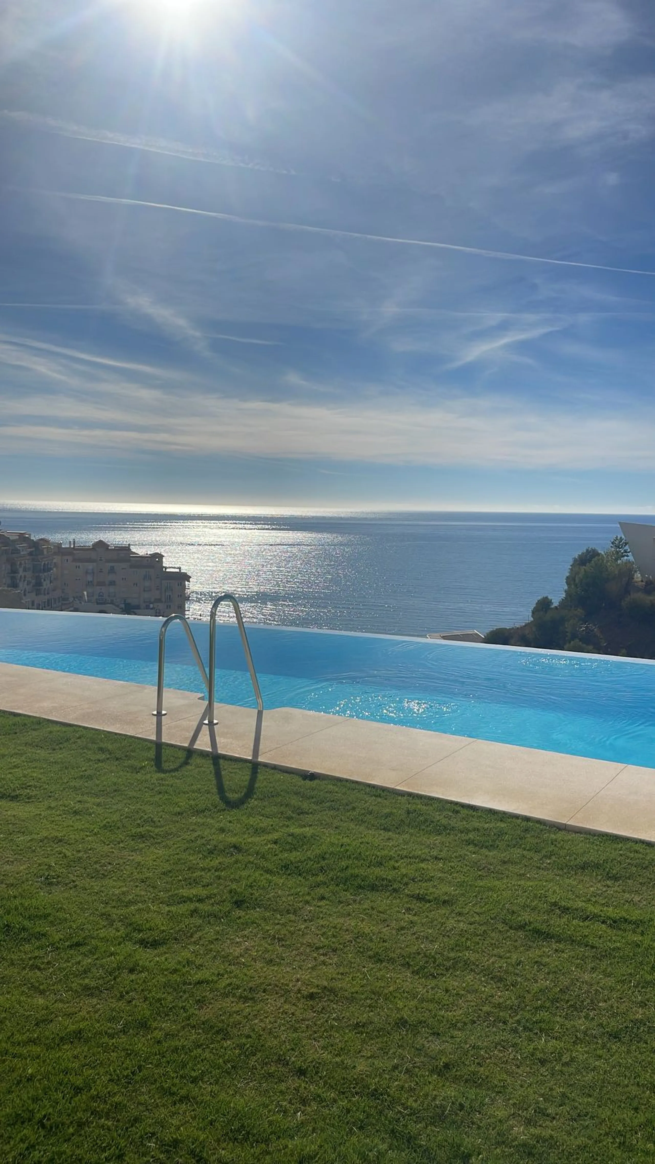 Luxury Apartment with tourist license for Sale in Benalmádena  The one– sea views - Jacuzzi - 2 parking spaces -direct access to apartment with llift