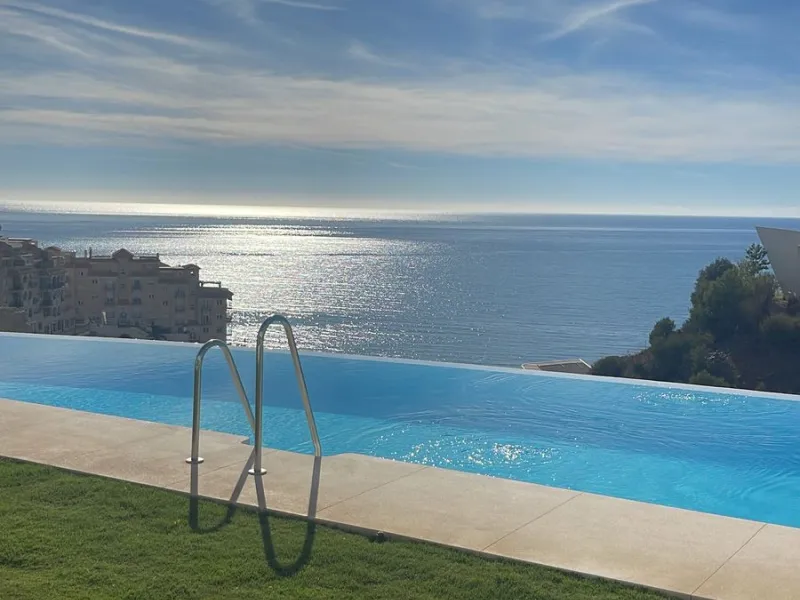 Luxury Apartment with tourist license for Sale in Benalmádena  The one– sea views - Jacuzzi - 2 parking spaces -direct access to apartment with llift