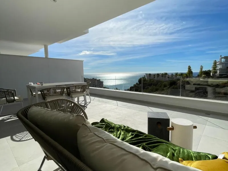 Luxury Apartment with tourist license for Sale in Benalmádena  The one– sea views - Jacuzzi - 2 parking spaces -direct access to apartment with llift