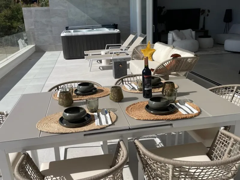 Luxury Apartment with tourist license for Sale in Benalmádena  The one– sea views - Jacuzzi - 2 parking spaces -direct access to apartment with llift