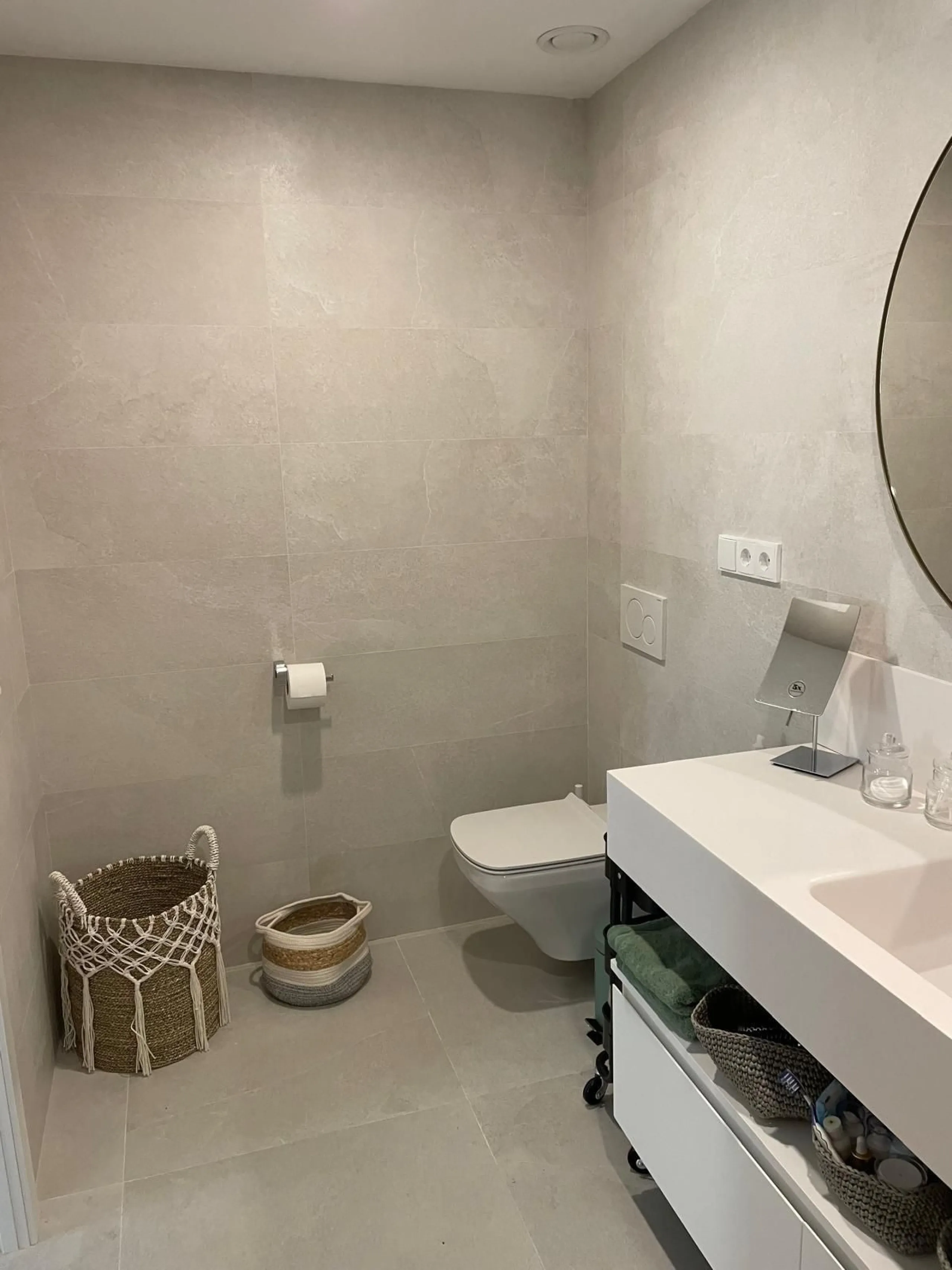 Luxury Apartment with tourist license for Sale in Benalmádena  The one– sea views - Jacuzzi - 2 parking spaces -direct access to apartment with llift