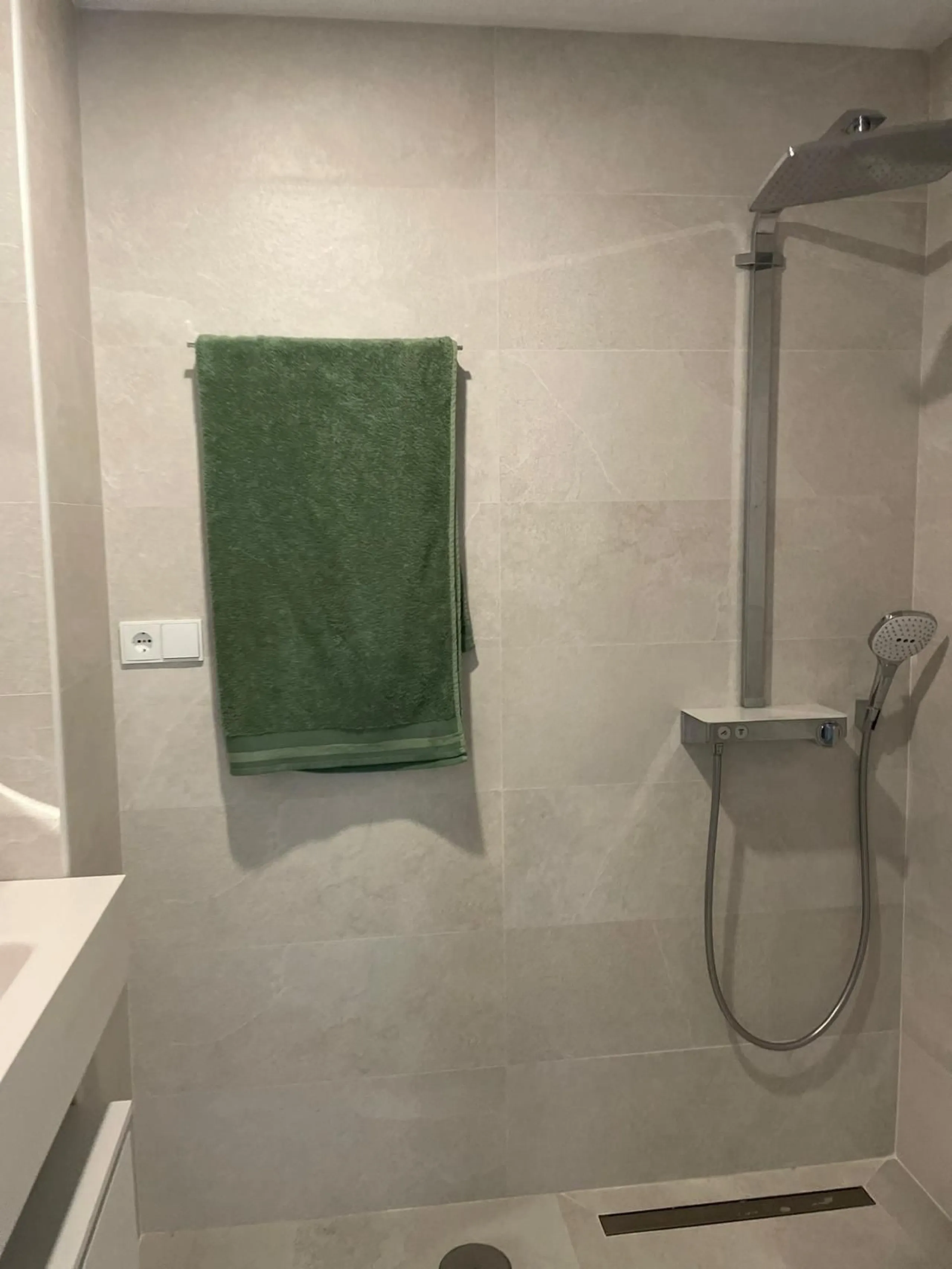 Luxury Apartment with tourist license for Sale in Benalmádena  The one– sea views - Jacuzzi - 2 parking spaces -direct access to apartment with llift