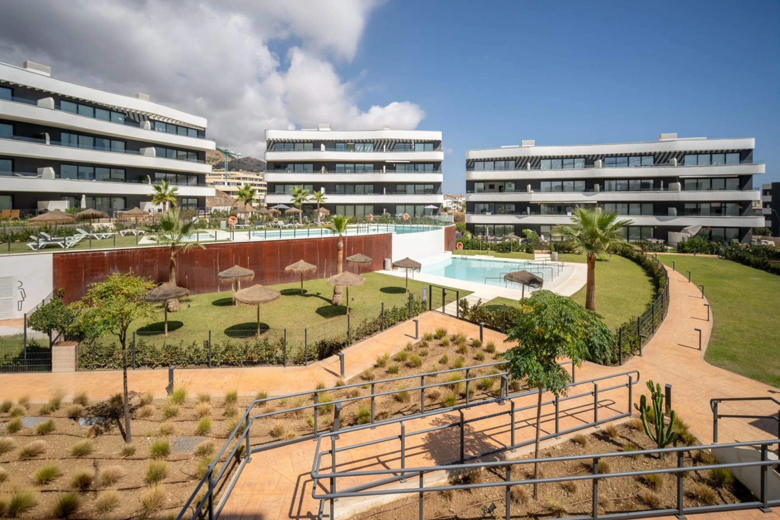 Apartment - Middle Floor Apartment в продаже в Fuengirola, Málaga. В доме 2 спален и 1 ванных комнат. Площадь дома 76 м²