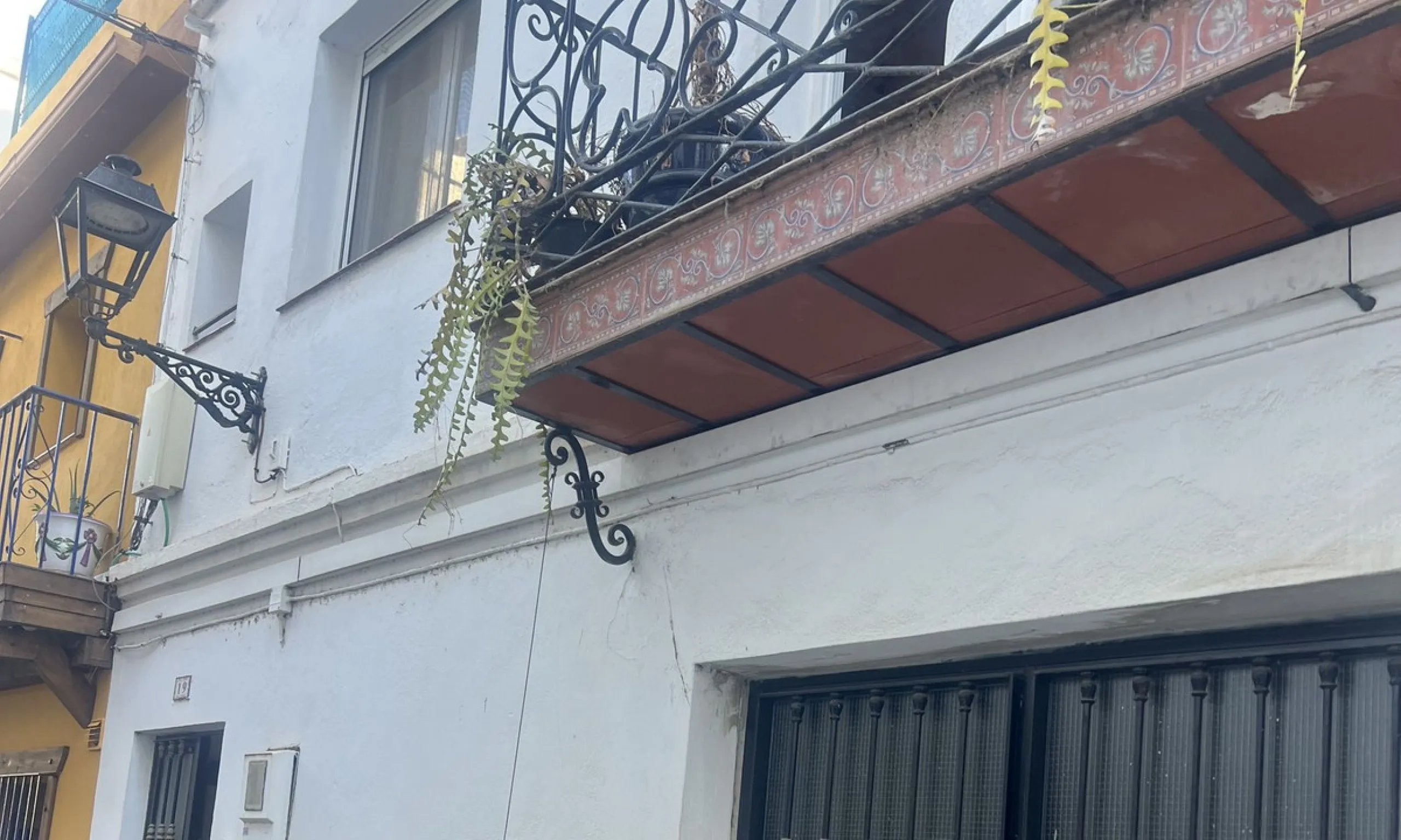 For Sale – Timeless Townhouse with Sea Views & Endless Potential in Marbella Old Town