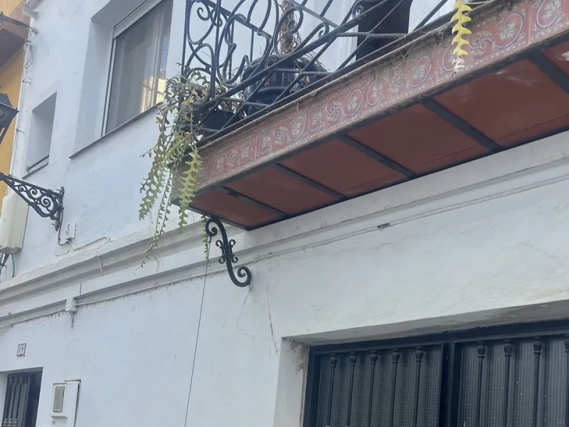 For Sale – Timeless Townhouse with Sea Views & Endless Potential in Marbella Old Town
