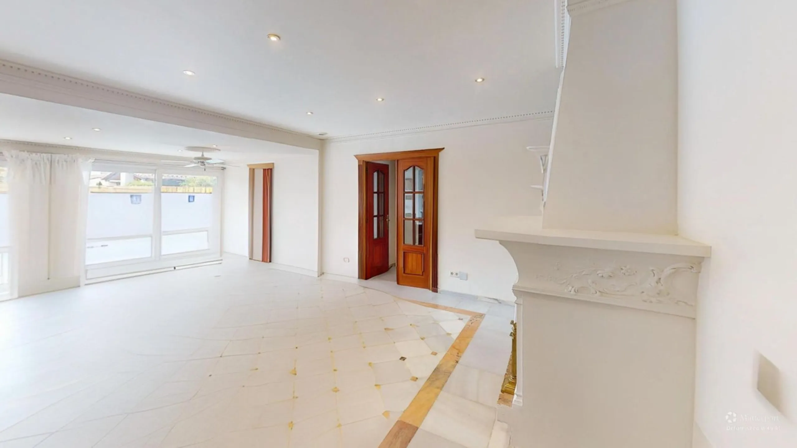 House - Detached Villa в продаже в Estepona, Málaga. В доме 4 спален и 4 ванных комнат. Площадь дома 194 м². Площадь участка 500 м²