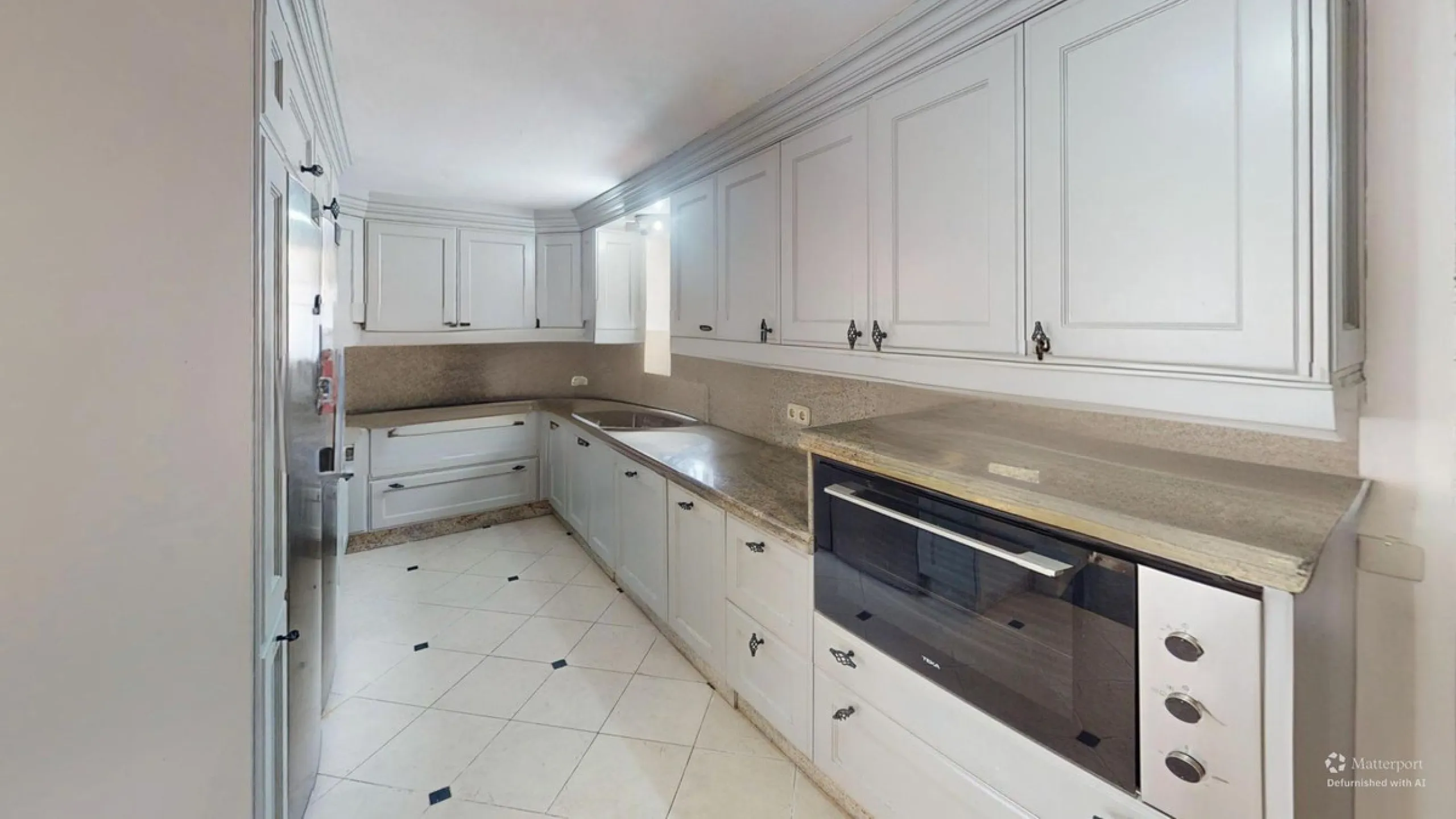 House - Detached Villa в продаже в Estepona, Málaga. В доме 4 спален и 4 ванных комнат. Площадь дома 194 м². Площадь участка 500 м²