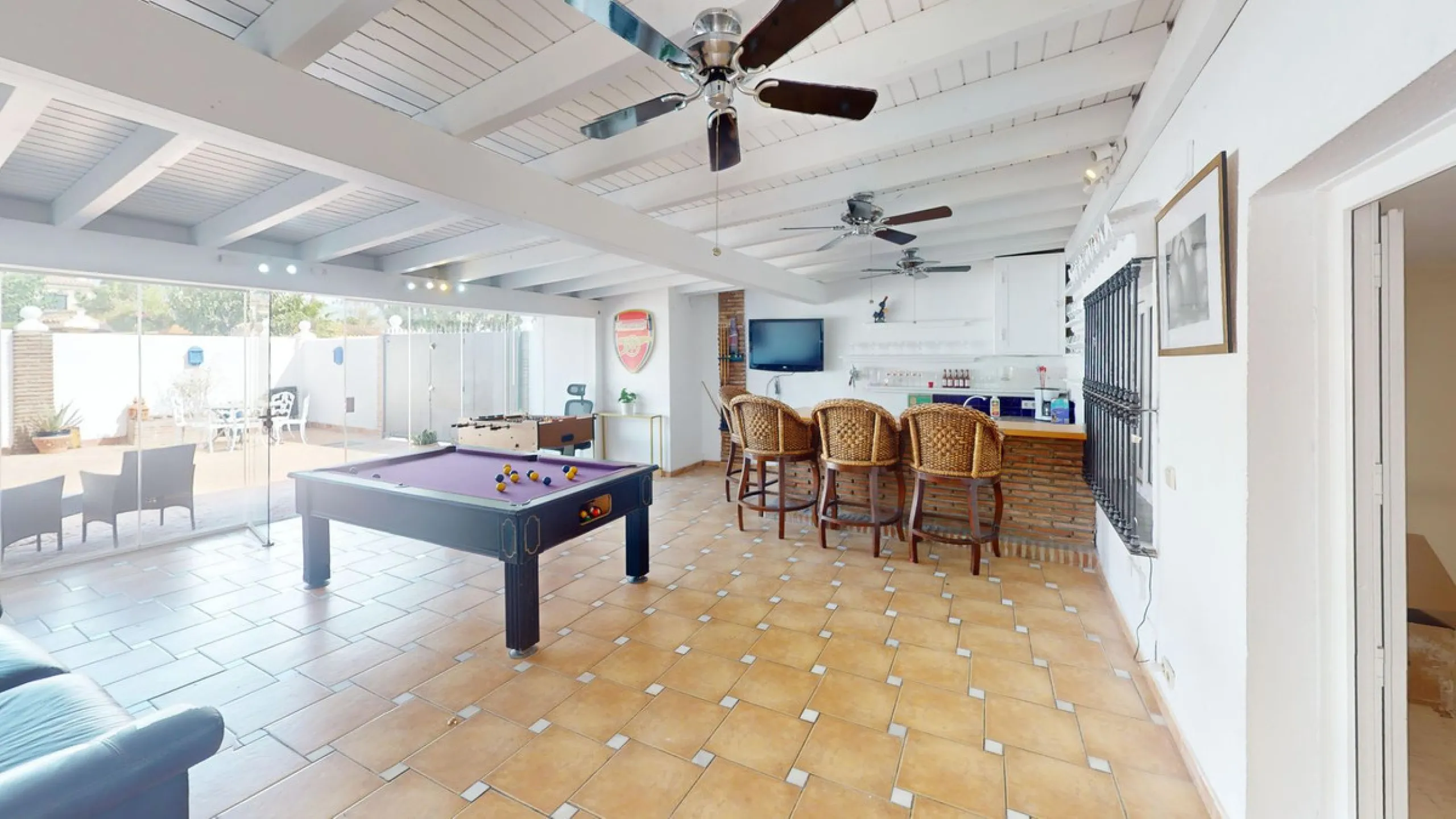 House - Detached Villa в продаже в Estepona, Málaga. В доме 4 спален и 4 ванных комнат. Площадь дома 194 м². Площадь участка 500 м²