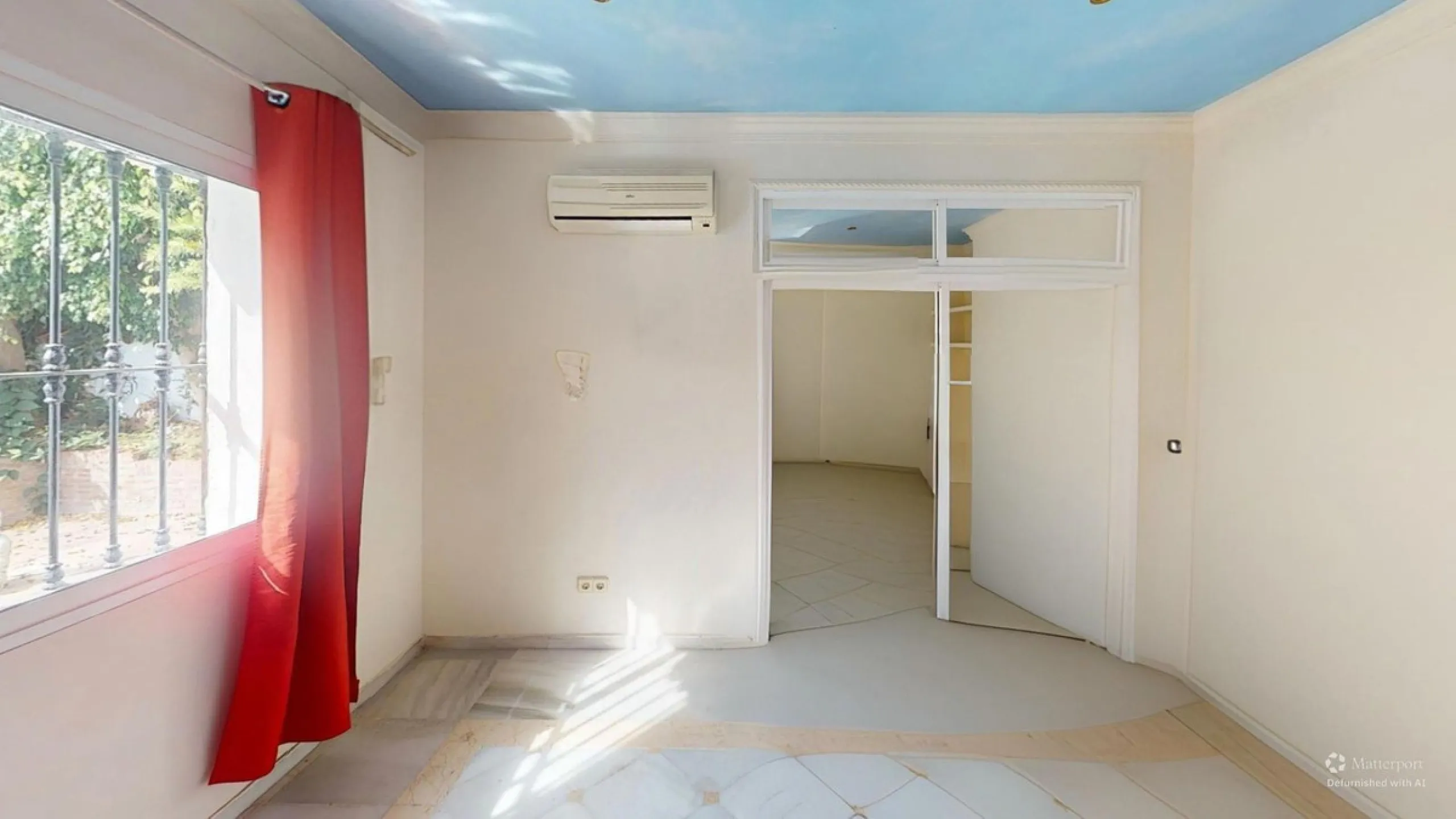 House - Detached Villa в продаже в Estepona, Málaga. В доме 4 спален и 4 ванных комнат. Площадь дома 194 м². Площадь участка 500 м²