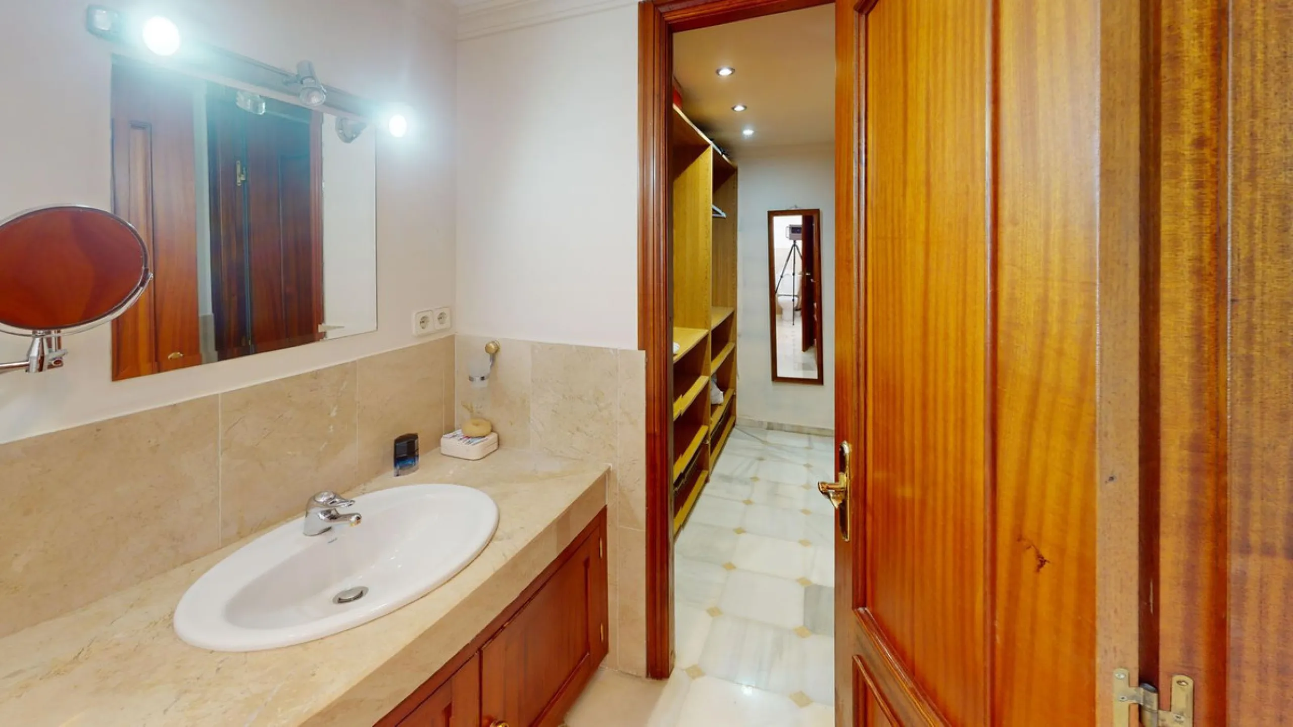 House - Detached Villa в продаже в Estepona, Málaga. В доме 4 спален и 4 ванных комнат. Площадь дома 194 м². Площадь участка 500 м²