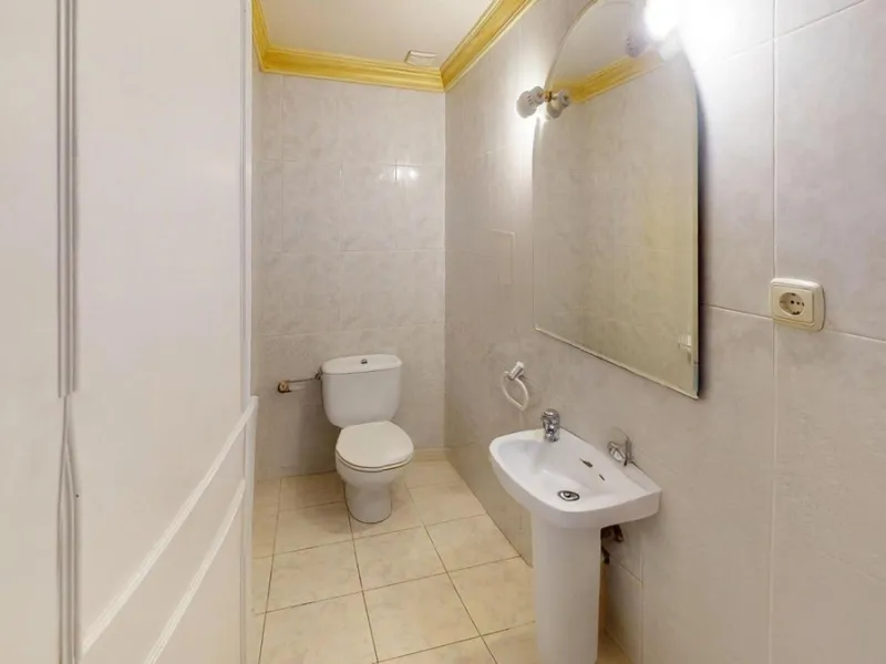 House - Detached Villa в продаже в Estepona, Málaga. В доме 4 спален и 4 ванных комнат. Площадь дома 194 м². Площадь участка 500 м²