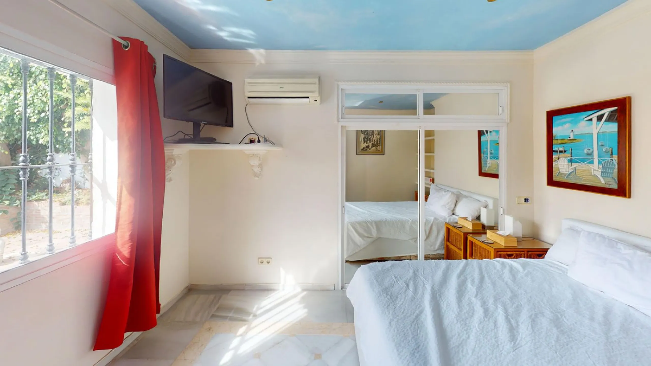House - Detached Villa в продаже в Estepona, Málaga. В доме 4 спален и 4 ванных комнат. Площадь дома 194 м². Площадь участка 500 м²